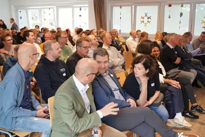 306785V KI im Kreis Steinfurt: 80 Teilnehmende beim 3. KI-Stammtisch in Laer – Praxis, Austausch und konkrete nächste Schritte